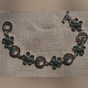Vintage, 90's Flower Link/Silver Tone Circle 7"Bracelet, Signed M4M
